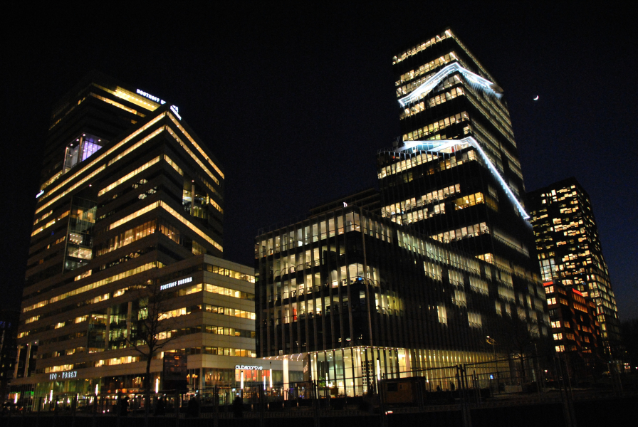 amsterdam-zuidas-by-night.jpg